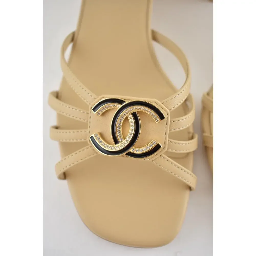 CHANEL 25p beige